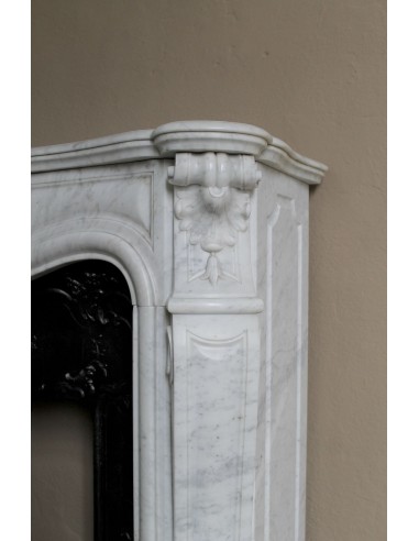 Floral Louis XV fireplace mantel carved in white marble, with shell decorations, complete with its original cast iron insert.
