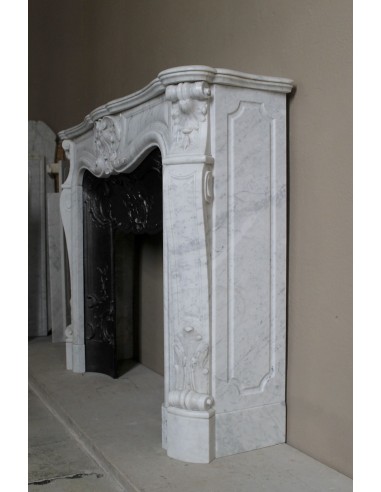 Floral Louis XV fireplace mantel carved in white marble, with shell decorations, complete with its original cast iron insert.