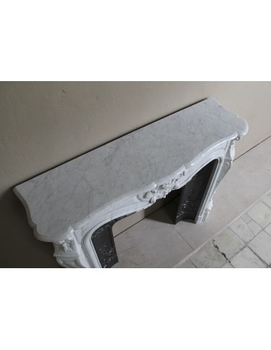 Floral Louis XV fireplace mantel carved in white marble, with shell decorations, complete with its original cast iron insert.
