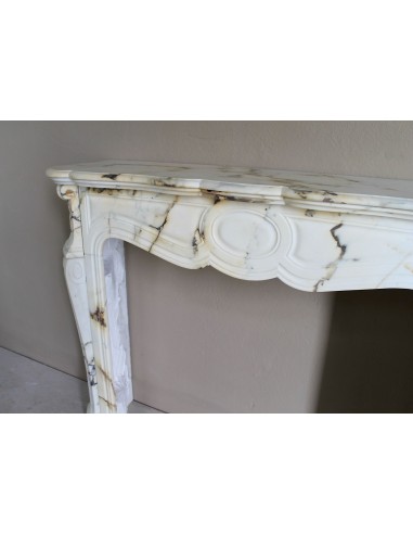 Antique Louis XV Pied Galbé mantelpiece in Paonazzetto marble. This is a highly refined mantelpiece in a stunning marble.