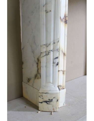 Antique Louis XV Pied Galbé mantelpiece in Paonazzetto marble. This is a highly refined mantelpiece in a stunning marble.