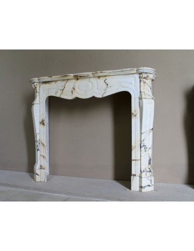 Antique Louis XV Pied Galbé mantelpiece in Paonazzetto marble. This is a highly refined mantelpiece in a stunning marble.