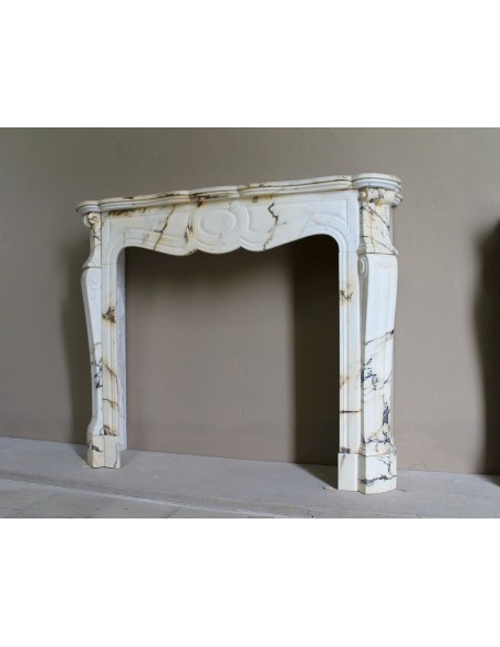 Antique Louis XV Pied Galbé mantelpiece in Paonazzetto marble. This is a highly refined mantelpiece in a stunning marble.