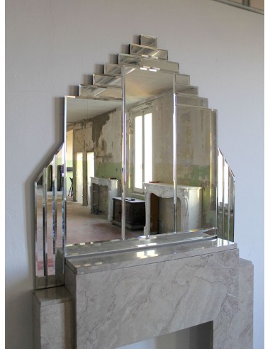Art Deco fireplace with original mirror, composed of beveled crystal elements. An architectural pair of great design value.