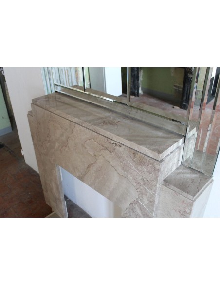 Art Deco fireplace with original mirror, composed of beveled crystal elements. An architectural pair of great design value.