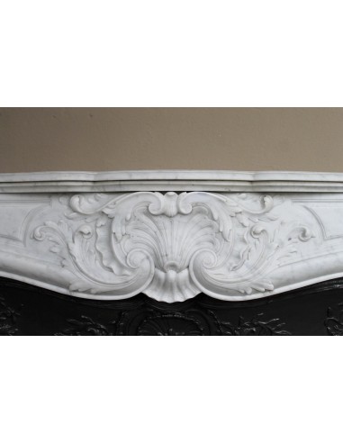 Antique Louis XV fireplace mantel in white marble with elegant floral decorations, with its original artistic cast-iron insert