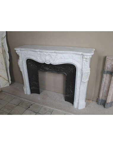 Antique Louis XV fireplace mantel in white marble with elegant floral decorations, with its original artistic cast-iron insert