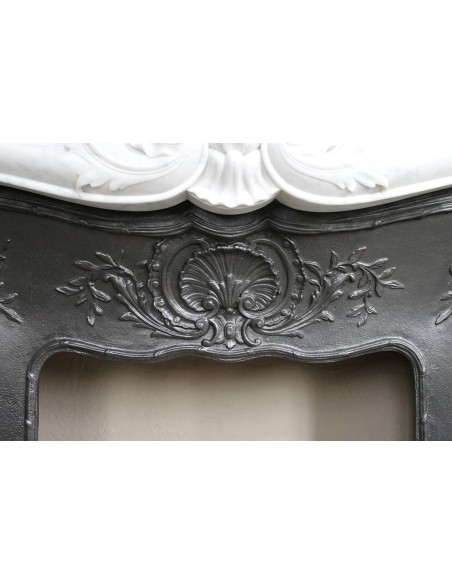 Antique Louis XV fireplace mantel in white marble with elegant floral decorations, with its original artistic cast-iron insert