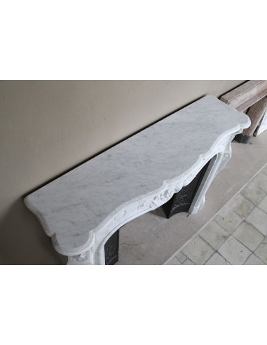 Antique Louis XV fireplace mantel in white marble with elegant floral decorations, with its original artistic cast-iron insert