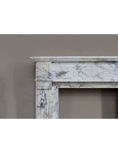 Small and lovely antique Neoclassical fireplace mantel in Calacatta Gold marble, with floral decorations and fluted detailing.