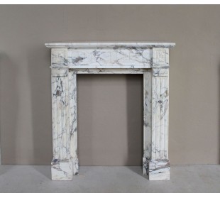 Small and lovely antique Neoclassical fireplace mantel in Calacatta Gold marble, with floral decorations and fluted detailing.