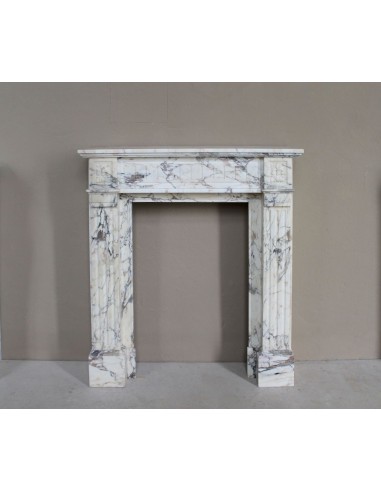 Small and lovely antique Neoclassical fireplace mantel in Calacatta Gold marble, with floral decorations and fluted detailing.