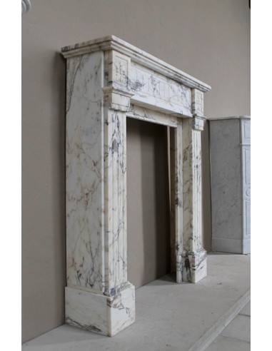 Small and lovely antique Neoclassical fireplace mantel in Calacatta Gold marble, with floral decorations and fluted detailing.