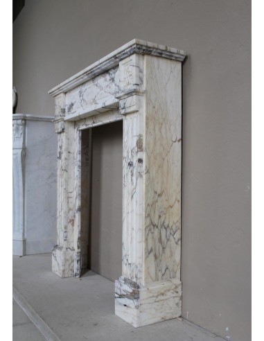 Small and lovely antique Neoclassical fireplace mantel in Calacatta Gold marble, with floral decorations and fluted detailing.