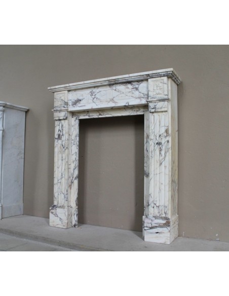 Small and lovely antique Neoclassical fireplace mantel in Calacatta Gold marble, with floral decorations and fluted detailing.