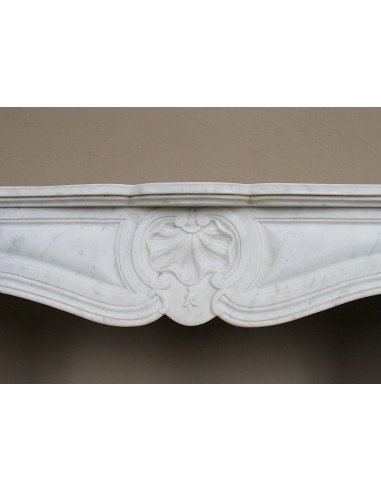 Louis XV “Trois Coquilles” fireplace mantel in white Carrara marble, Baroque style and 19th century, at a discounted price.