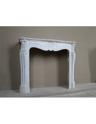 Louis XV “Trois Coquilles” fireplace mantel in white Carrara marble, Baroque style and 19th century, at a discounted price.