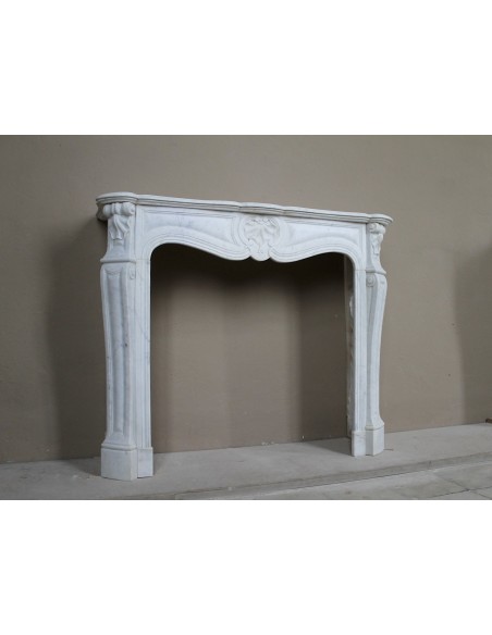 Louis XV “Trois Coquilles” fireplace mantel in white Carrara marble, Baroque style and 19th century, at a discounted price.