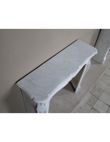 Louis XV “Trois Coquilles” fireplace mantel in white Carrara marble, Baroque style and 19th century, at a discounted price.