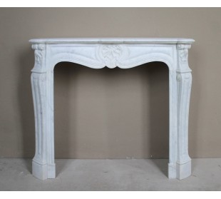 Louis XV “Trois Coquilles” fireplace mantel in white Carrara marble, Baroque style and 19th century, at a discounted price.
