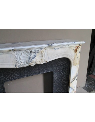 Genuine Baroque fireplace mantel in Calacatta Gold marble with shell carvings, with its original “Tapisserie” cast iron insert.