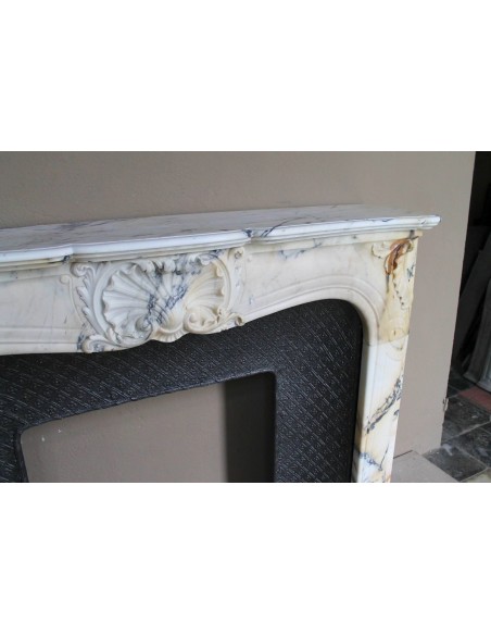 Genuine Baroque fireplace mantel in Calacatta Gold marble with shell carvings, with its original “Tapisserie” cast iron insert.