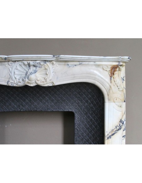 Genuine Baroque fireplace mantel in Calacatta Gold marble with shell carvings, with its original “Tapisserie” cast iron insert.