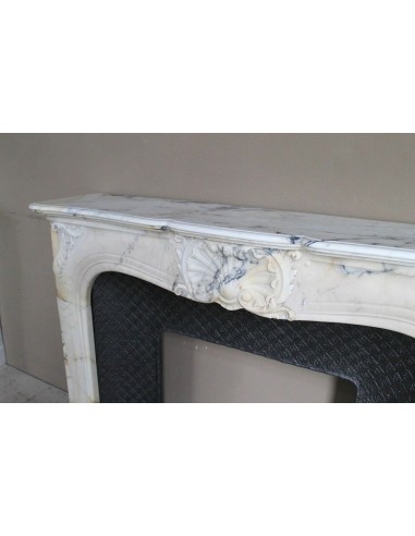 Genuine Baroque fireplace mantel in Calacatta Gold marble with shell carvings, with its original “Tapisserie” cast iron insert.
