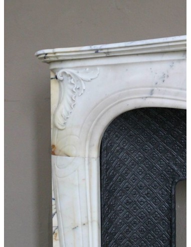 Genuine Baroque fireplace mantel in Calacatta Gold marble with shell carvings, with its original “Tapisserie” cast iron insert.