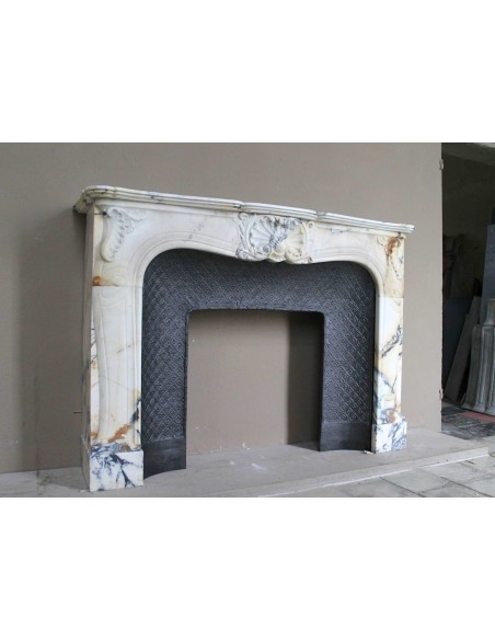 Genuine Baroque fireplace mantel in Calacatta Gold marble with shell carvings, with its original “Tapisserie” cast iron insert.