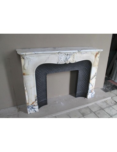 Genuine Baroque fireplace mantel in Calacatta Gold marble with shell carvings, with its original “Tapisserie” cast iron insert.