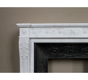 Antique Neoclassical “Macaron” fireplace mantel with exquisitely refined floral sculptural details, in white Carrara marble 2