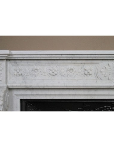 Antique Neoclassical “Macaron” fireplace mantel with exquisitely refined floral sculptural details, in white Carrara marble