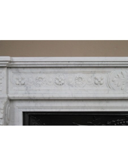 Antique Neoclassical “Macaron” fireplace mantel with exquisitely refined floral sculptural details, in white Carrara marble