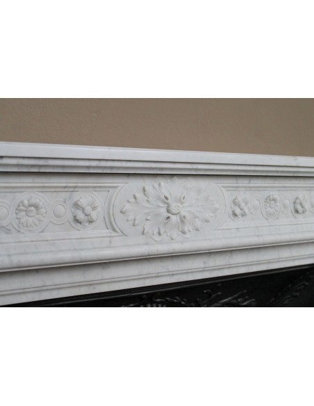 Antique Neoclassical “Macaron” fireplace mantel with exquisitely refined floral sculptural details, in white Carrara marble