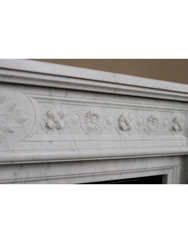 Antique Neoclassical “Macaron” fireplace mantel with exquisitely refined floral sculptural details, in white Carrara marble