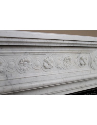 Antique Neoclassical “Macaron” fireplace mantel with exquisitely refined floral sculptural details, in white Carrara marble