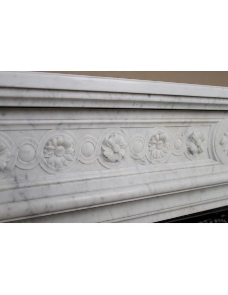 Antique Neoclassical “Macaron” fireplace mantel with exquisitely refined floral sculptural details, in white Carrara marble