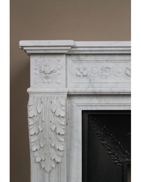 Antique Neoclassical “Macaron” fireplace mantel with exquisitely refined floral sculptural details, in white Carrara marble