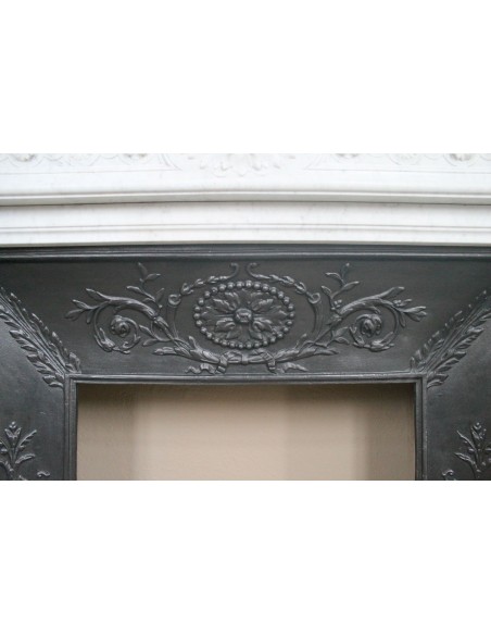 Antique Neoclassical “Macaron” fireplace mantel with exquisitely refined floral sculptural details, in white Carrara marble