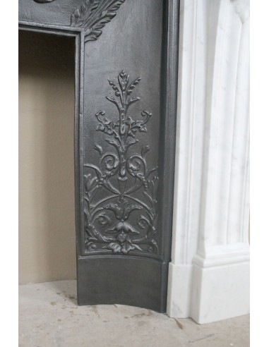 Antique Neoclassical “Macaron” fireplace mantel with exquisitely refined floral sculptural details, in white Carrara marble
