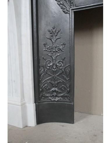 Antique Neoclassical “Macaron” fireplace mantel with exquisitely refined floral sculptural details, in white Carrara marble