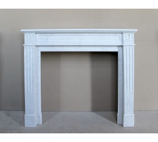 Louis XVI “Cannelure” fireplace mantel carved in “Pure” Bianco Carrara marble. A sober, elegant, and linear antique fireplace.