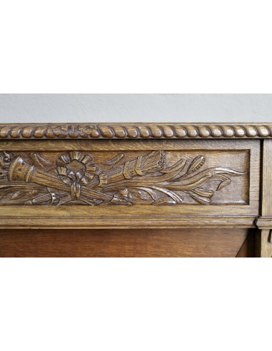 Charming small-scale Louis XVI “Olive Branch” fireplace mantel carved in oak wood, complete with insert and closure.