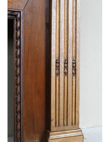 Charming small-scale Louis XVI “Olive Branch” fireplace mantel carved in oak wood, complete with insert and closure.