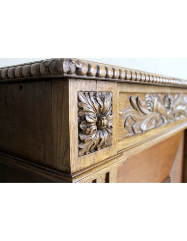 Charming small-scale Louis XVI “Olive Branch” fireplace mantel carved in oak wood, complete with insert and closure.