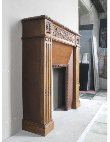 Charming small-scale Louis XVI “Olive Branch” fireplace mantel carved in oak wood, complete with insert and closure.
