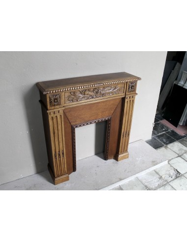 Charming small-scale Louis XVI “Olive Branch” fireplace mantel carved in oak wood, complete with insert and closure.