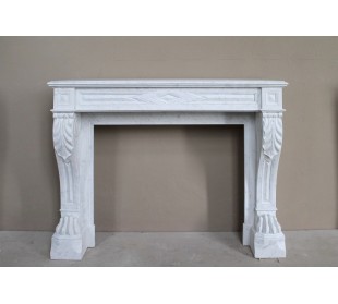 Antique “Lion's paw” mantel in white Italian marble, at a discounted price: an important fireplace at a very low price.