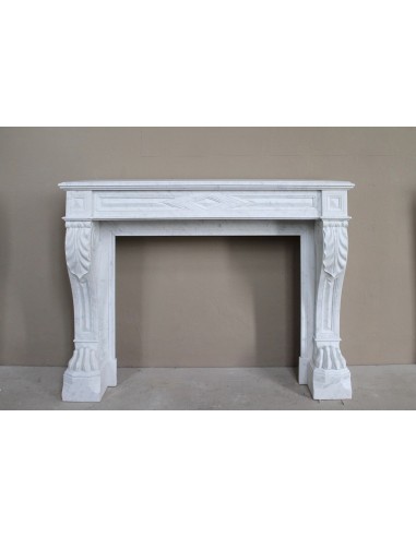 Antique “Lion's paw” mantel in white Italian marble, at a discounted price: an important fireplace at a very low price.